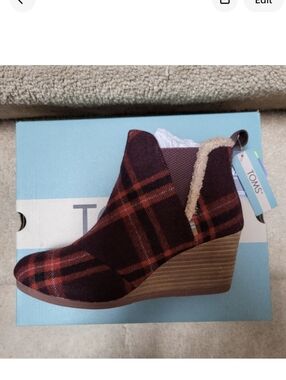 Toms Kelsey Barn Red Earthy Plaid Wedge Boots Size 8, New With Tags